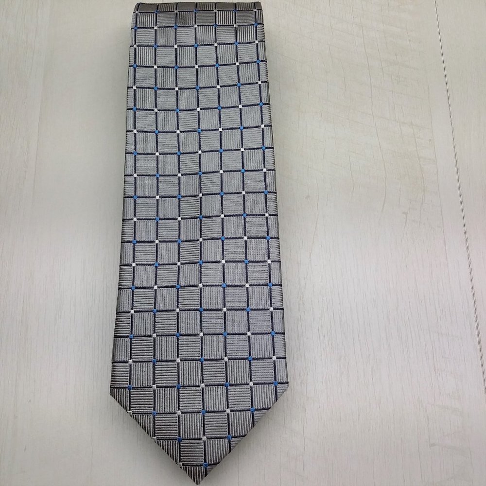 Jos A Bank Silver Tie (small hole on the inside)